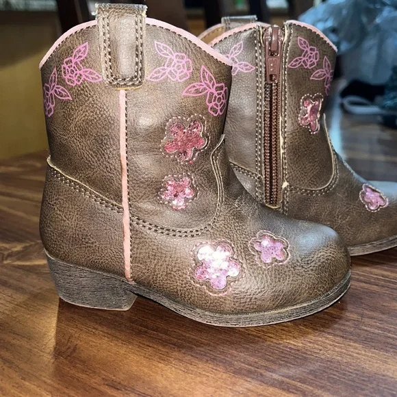 Boot bundle- 2 pair size 6 toddler - Picture 8 of 15